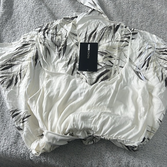 NNW- women’s Fashion Nova romper- size Med - Picture 2 of 8